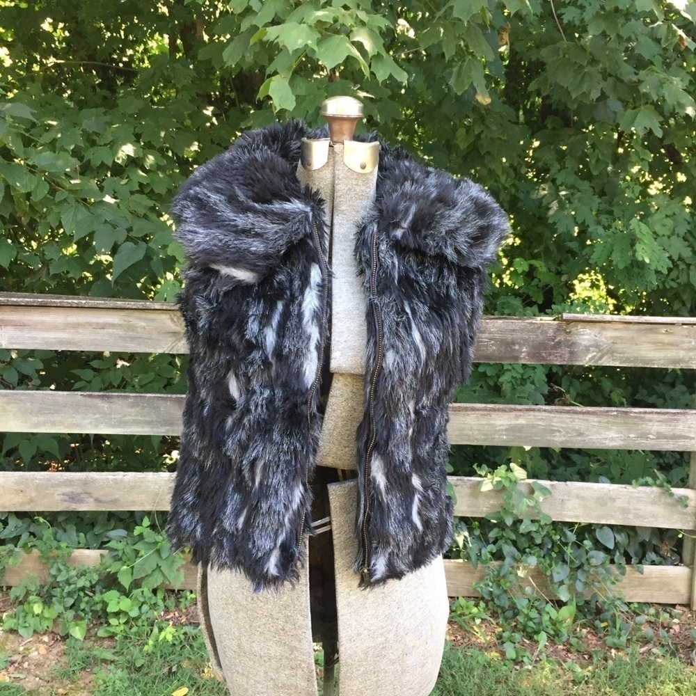🆕 Live a Little Faux Fur Vest Women’s Size Small